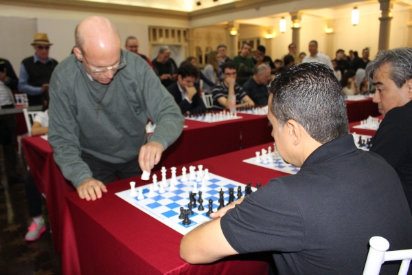 Mequinho x Polugaevsky, no torneio de - Xadrez na História